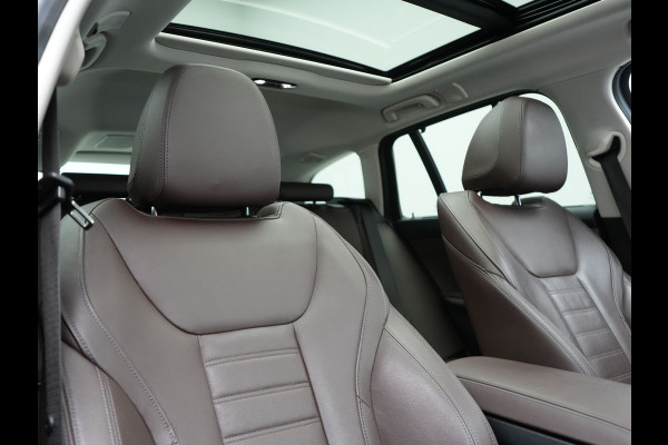 BMW 3 Serie Touring 330e Luxury Line Plug In Hybrid Facelift 293pk Dealer O.H. PHEV | Trekhaak Af Fabriek | Panodak | Head Up | Camera | Harman / Kardon | Lederen Sportstoelen Memory & Verwarmd | Adaptive LED | Widescreen Navi | Stuur Verwarmd | Keyless | Blis | 18"L.M  |