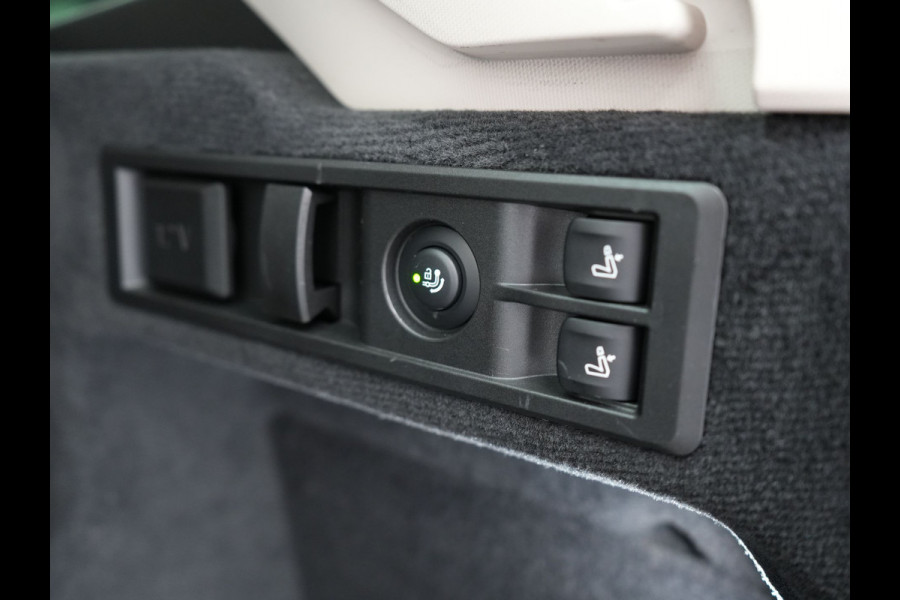 BMW 3 Serie Touring 330e Luxury Line Plug In Hybrid Facelift 293pk Dealer O.H. PHEV | Trekhaak Af Fabriek | Panodak | Head Up | Camera | Harman / Kardon | Lederen Sportstoelen Memory & Verwarmd | Adaptive LED | Widescreen Navi | Stuur Verwarmd | Keyless | Blis | 18"L.M  |