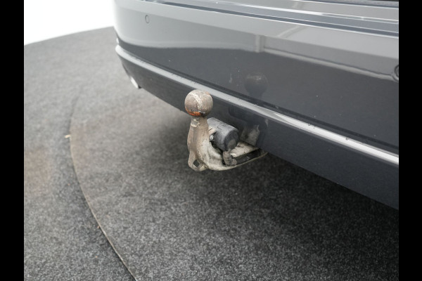 BMW 3 Serie Touring 330e Luxury Line Plug In Hybrid Facelift 293pk Dealer O.H. PHEV | Trekhaak Af Fabriek | Panodak | Head Up | Camera | Harman / Kardon | Lederen Sportstoelen Memory & Verwarmd | Adaptive LED | Widescreen Navi | Stuur Verwarmd | Keyless | Blis | 18"L.M  |