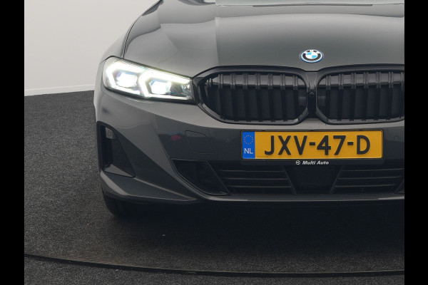 BMW 3 Serie Touring 330e Luxury Line Plug In Hybrid Facelift 293pk Dealer O.H. PHEV | Trekhaak Af Fabriek | Panodak | Head Up | Camera | Harman / Kardon | Lederen Sportstoelen Memory & Verwarmd | Adaptive LED | Widescreen Navi | Stuur Verwarmd | Keyless | Blis | 18"L.M  |