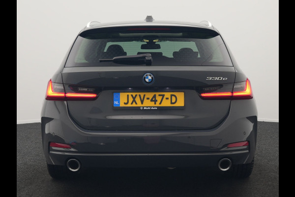 BMW 3 Serie Touring 330e Luxury Line Plug In Hybrid Facelift 293pk Dealer O.H. PHEV | Trekhaak Af Fabriek | Panodak | Head Up | Camera | Harman / Kardon | Lederen Sportstoelen Memory & Verwarmd | Adaptive LED | Widescreen Navi | Stuur Verwarmd | Keyless | Blis | 18"L.M  |