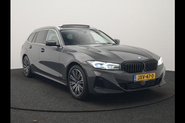 BMW 3 Serie Touring 330e Luxury Line Plug In Hybrid Facelift 293pk Dealer O.H. PHEV | Trekhaak Af Fabriek | Panodak | Head Up | Camera | Harman / Kardon | Lederen Sportstoelen Memory & Verwarmd | Adaptive LED | Widescreen Navi | Stuur Verwarmd | Keyless | Blis | 18"L.M  |
