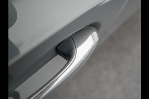 BMW 3 Serie Touring 330e Luxury Line Plug In Hybrid Facelift 293pk Dealer O.H. PHEV | Trekhaak Af Fabriek | Panodak | Head Up | Camera | Harman / Kardon | Lederen Sportstoelen Memory & Verwarmd | Adaptive LED | Widescreen Navi | Stuur Verwarmd | Keyless | Blis | 18"L.M  |