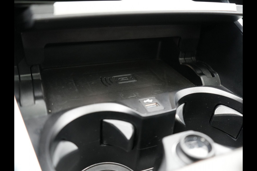 BMW 3 Serie Touring 330e Luxury Line Plug In Hybrid Facelift 293pk Dealer O.H. PHEV | Trekhaak Af Fabriek | Panodak | Head Up | Camera | Harman / Kardon | Lederen Sportstoelen Memory & Verwarmd | Adaptive LED | Widescreen Navi | Stuur Verwarmd | Keyless | Blis | 18"L.M  |