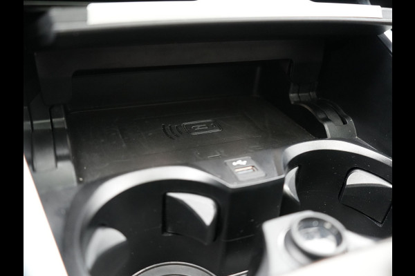 BMW 3 Serie Touring 330e Luxury Line Plug In Hybrid Facelift 293pk Dealer O.H. PHEV | Trekhaak Af Fabriek | Panodak | Head Up | Camera | Harman / Kardon | Lederen Sportstoelen Memory & Verwarmd | Adaptive LED | Widescreen Navi | Stuur Verwarmd | Keyless | Blis | 18"L.M  |