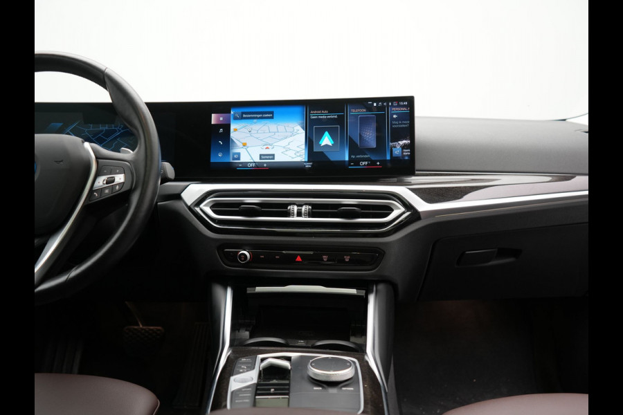 BMW 3 Serie Touring 330e Luxury Line Plug In Hybrid Facelift 293pk Dealer O.H. PHEV | Trekhaak Af Fabriek | Panodak | Head Up | Camera | Harman / Kardon | Lederen Sportstoelen Memory & Verwarmd | Adaptive LED | Widescreen Navi | Stuur Verwarmd | Keyless | Blis | 18"L.M  |