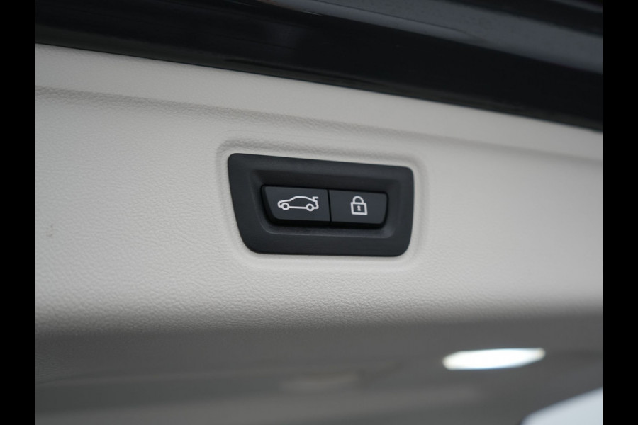 BMW 3 Serie Touring 330e Luxury Line Plug In Hybrid Facelift 293pk Dealer O.H. PHEV | Trekhaak Af Fabriek | Panodak | Head Up | Camera | Harman / Kardon | Lederen Sportstoelen Memory & Verwarmd | Adaptive LED | Widescreen Navi | Stuur Verwarmd | Keyless | Blis | 18"L.M  |