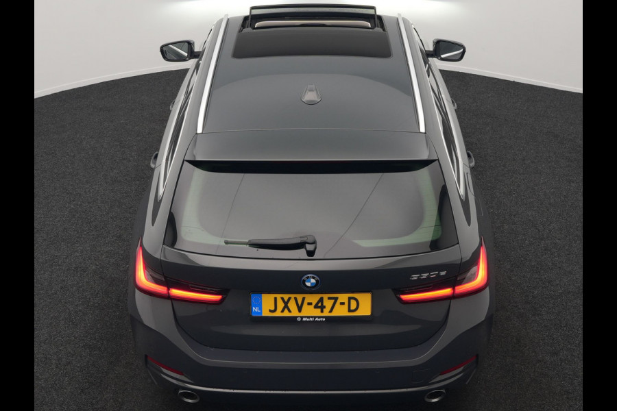 BMW 3 Serie Touring 330e Luxury Line Plug In Hybrid Facelift 293pk Dealer O.H. PHEV | Trekhaak Af Fabriek | Panodak | Head Up | Camera | Harman / Kardon | Lederen Sportstoelen Memory & Verwarmd | Adaptive LED | Widescreen Navi | Stuur Verwarmd | Keyless | Blis | 18"L.M  |