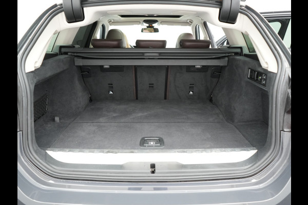BMW 3 Serie Touring 330e Luxury Line Plug In Hybrid Facelift 293pk Dealer O.H. PHEV | Trekhaak Af Fabriek | Panodak | Head Up | Camera | Harman / Kardon | Lederen Sportstoelen Memory & Verwarmd | Adaptive LED | Widescreen Navi | Stuur Verwarmd | Keyless | Blis | 18"L.M  |