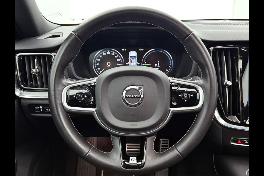 Volvo S60 2.0 T6 AWD R-Design 340PK / Harman Kardon / Lederen Int / Panorama schuifdak / Navi / Cruise-adaptief / Trekhaak / Carplay / Apk 04-2026