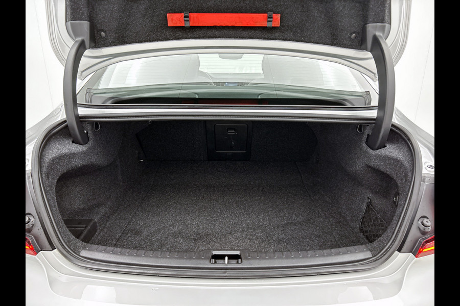 Volvo S60 2.0 T6 AWD R-Design 340PK / Harman Kardon / Lederen Int / Panorama schuifdak / Navi / Cruise-adaptief / Trekhaak / Carplay / Apk 04-2026