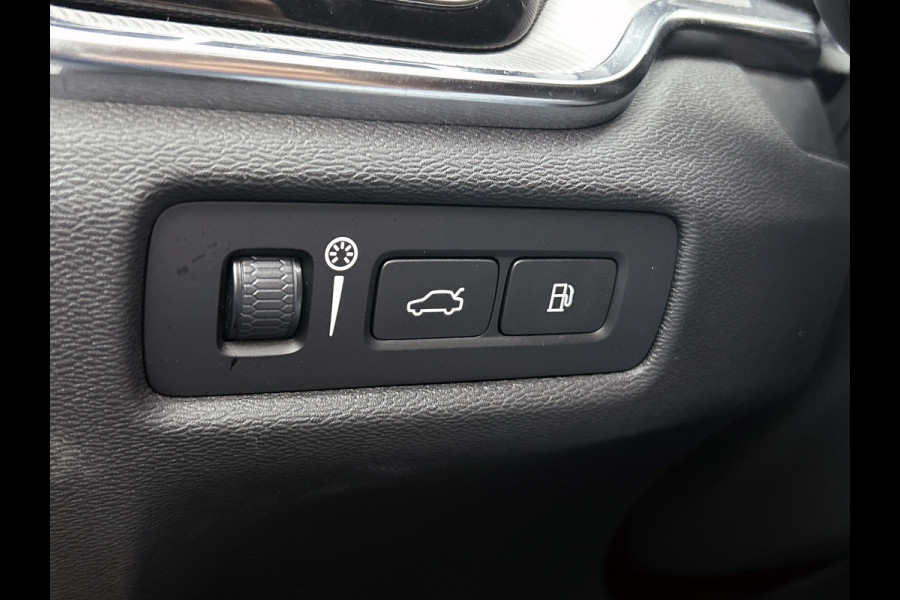 Volvo S60 2.0 T6 AWD R-Design 340PK / Harman Kardon / Lederen Int / Panorama schuifdak / Navi / Cruise-adaptief / Trekhaak / Carplay / Apk 04-2026