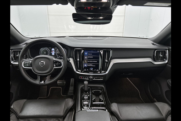 Volvo S60 2.0 T6 AWD R-Design 340PK / Harman Kardon / Lederen Int / Panorama schuifdak / Navi / Cruise-adaptief / Trekhaak / Carplay / Apk 04-2026