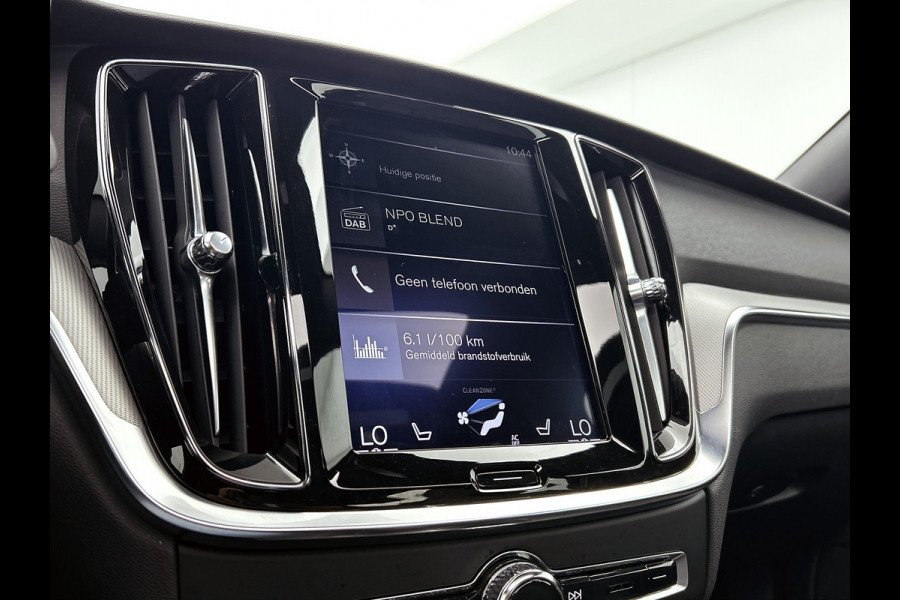 Volvo S60 2.0 T6 AWD R-Design 340PK / Harman Kardon / Lederen Int / Panorama schuifdak / Navi / Cruise-adaptief / Trekhaak / Carplay / Apk 04-2026