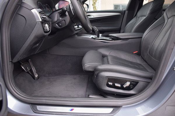 BMW 5 Serie Touring 530i High Executive*M-pakket*Pano*Trekhaak*Stoelventilatie*132Dkm*2019*