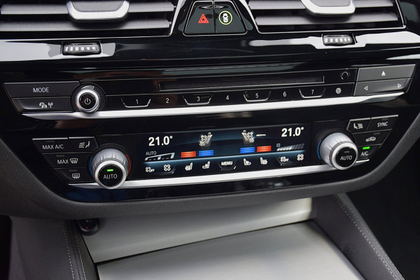 BMW 5 Serie Touring 530i High Executive*M-pakket*Pano*Trekhaak*Stoelventilatie*132Dkm*2019*