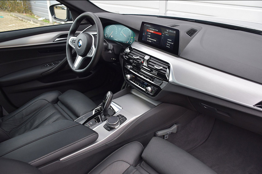 BMW 5 Serie Touring 530i High Executive*M-pakket*Pano*Trekhaak*Stoelventilatie*132Dkm*2019*