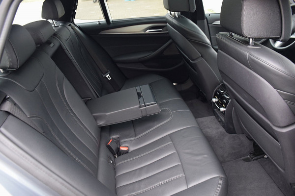 BMW 5 Serie Touring 530i High Executive*M-pakket*Pano*Trekhaak*Stoelventilatie*132Dkm*2019*