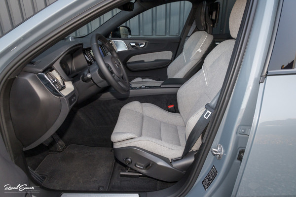 Volvo XC60 2.0 T8 Plug-in hybrid AWD Ultimate Dark Long range | Luchtvering | Bowers&Wilkins | Zwenkbare trekhaak | Panorama dak | Wol interieur |