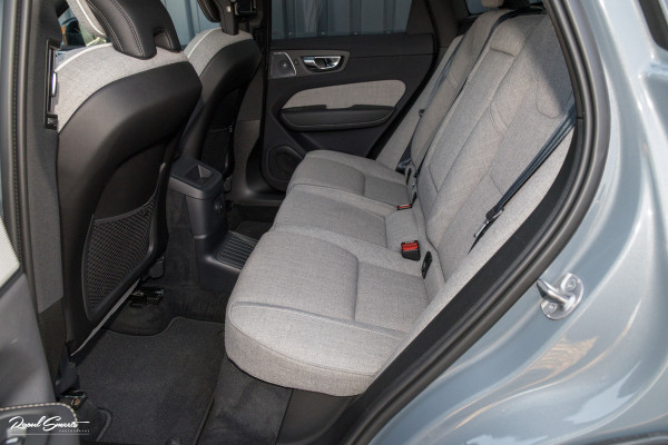 Volvo XC60 2.0 T8 Plug-in hybrid AWD Ultimate Dark Long range | Luchtvering | Bowers&Wilkins | Zwenkbare trekhaak | Panorama dak | Wol interieur |