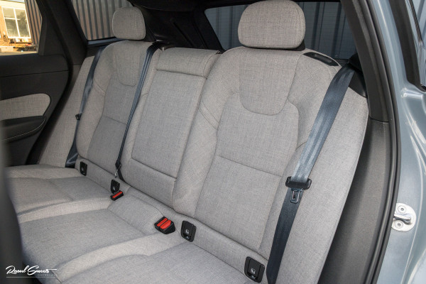 Volvo XC60 2.0 T8 Plug-in hybrid AWD Ultimate Dark Long range | Luchtvering | Bowers&Wilkins | Zwenkbare trekhaak | Panorama dak | Wol interieur |