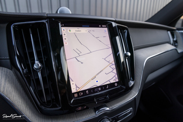 Volvo XC60 2.0 T8 Plug-in hybrid AWD Ultimate Dark Long range | Luchtvering | Bowers&Wilkins | Zwenkbare trekhaak | Panorama dak | Wol interieur |