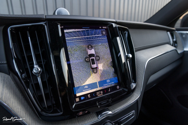 Volvo XC60 2.0 T8 Plug-in hybrid AWD Ultimate Dark Long range | Luchtvering | Bowers&Wilkins | Zwenkbare trekhaak | Panorama dak | Wol interieur |