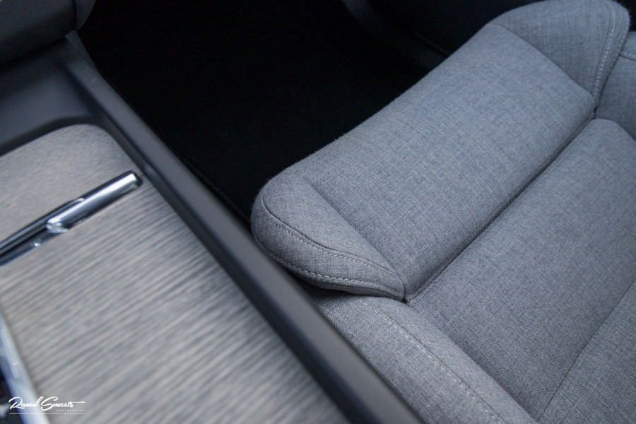 Volvo XC60 2.0 T8 Plug-in hybrid AWD Ultimate Dark Long range | Luchtvering | Bowers&Wilkins | Zwenkbare trekhaak | Panorama dak | Wol interieur |