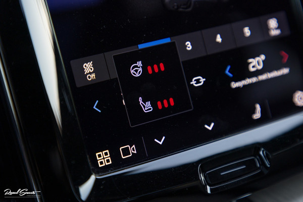 Volvo XC60 2.0 T8 Plug-in hybrid AWD Ultimate Dark Long range | Luchtvering | Bowers&Wilkins | Zwenkbare trekhaak | Panorama dak | Wol interieur |