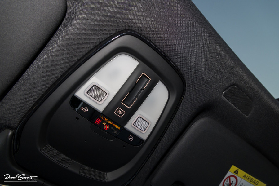 Volvo XC60 2.0 T8 Plug-in hybrid AWD Ultimate Dark Long range | Luchtvering | Bowers&Wilkins | Zwenkbare trekhaak | Panorama dak | Wol interieur |