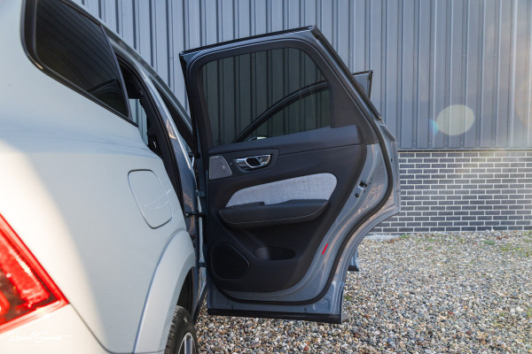 Volvo XC60 2.0 T8 Plug-in hybrid AWD Ultimate Dark Long range | Luchtvering | Bowers&Wilkins | Zwenkbare trekhaak | Panorama dak | Wol interieur |