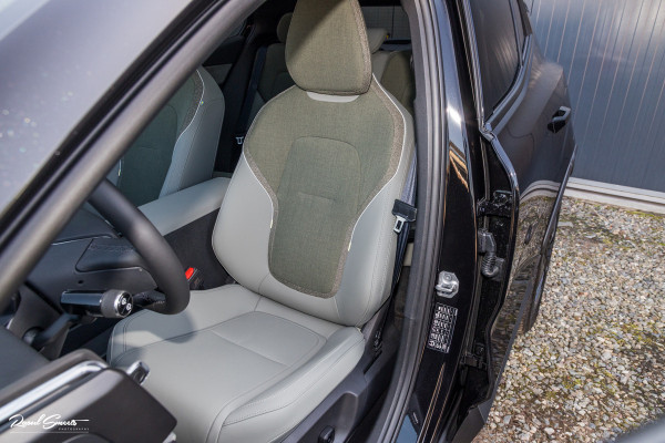 Volvo EX30 Cross Country Twin Motor Performance Ultra 69 kWh | Nieuw | Adaptieve cruise | Panorama dak | Harman Kardon | Memory | Blis |