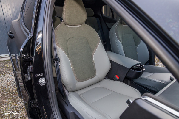 Volvo EX30 Cross Country Twin Motor Performance Ultra 69 kWh | Nieuw | Adaptieve cruise | Panorama dak | Harman Kardon | Memory | Blis |