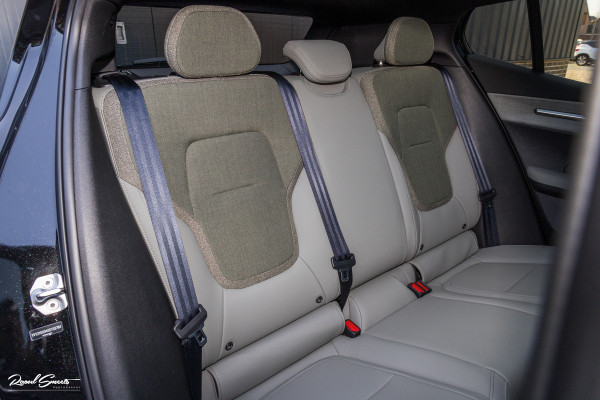 Volvo EX30 Cross Country Twin Motor Performance Ultra 69 kWh | Nieuw | Adaptieve cruise | Panorama dak | Harman Kardon | Memory | Blis |