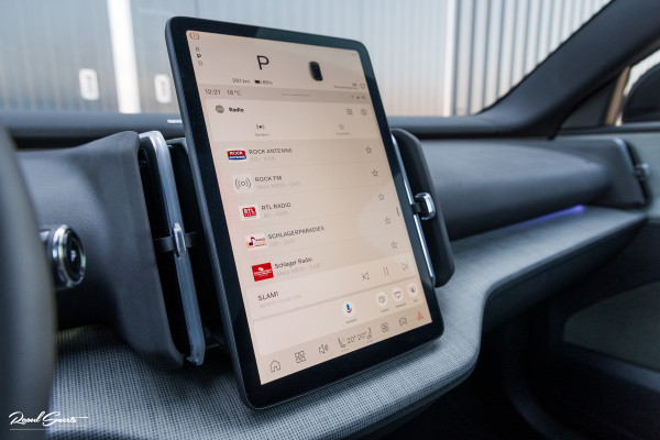 Volvo EX30 Cross Country Twin Motor Performance Ultra 69 kWh | Nieuw | Adaptieve cruise | Panorama dak | Harman Kardon | Memory | Blis |