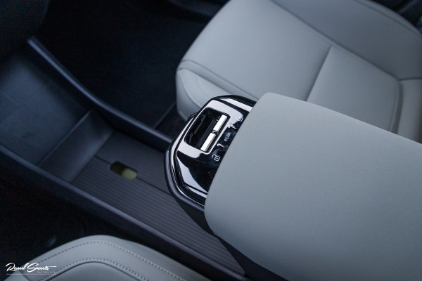 Volvo EX30 Cross Country Twin Motor Performance Ultra 69 kWh | Nieuw | Adaptieve cruise | Panorama dak | Harman Kardon | Memory | Blis |