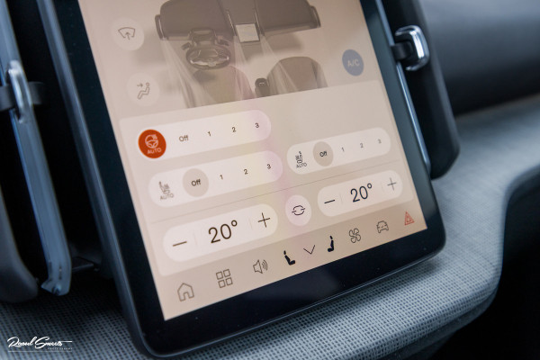 Volvo EX30 Cross Country Twin Motor Performance Ultra 69 kWh | Nieuw | Adaptieve cruise | Panorama dak | Harman Kardon | Memory | Blis |