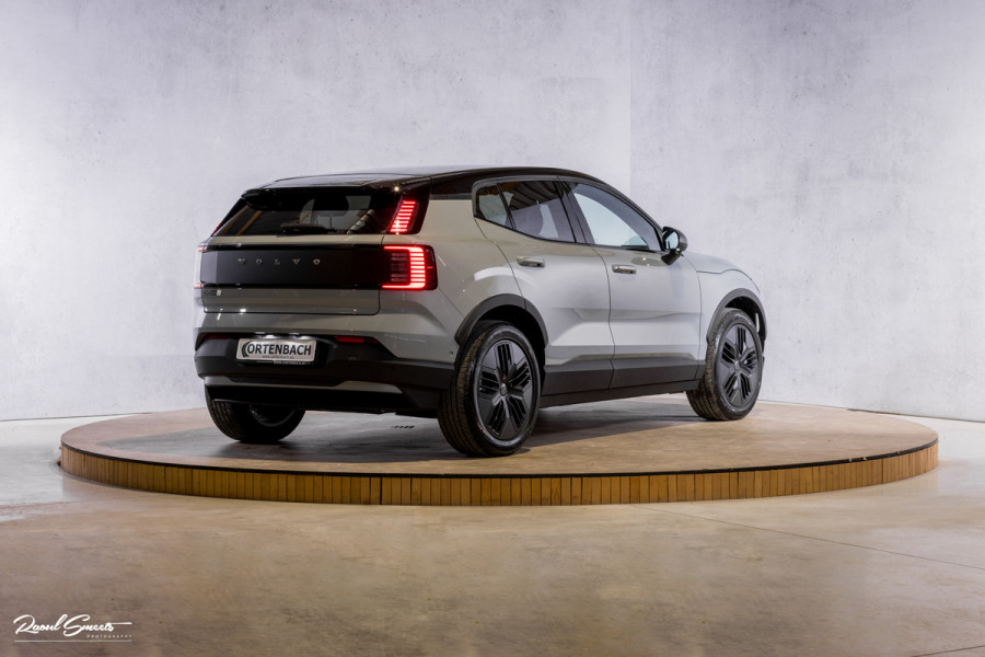 Volvo EX30 Cross Country Twin Motor Performance Ultra 69 kWh | Nieuw | Adaptieve cruise | Panorama dak | Harman Kardon | Memory | Blis |