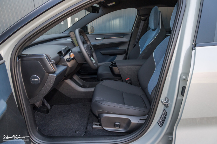 Volvo EX30 Cross Country Twin Motor Performance Ultra 69 kWh | Nieuw | Adaptieve cruise | Panorama dak | Harman Kardon | Memory | Blis |