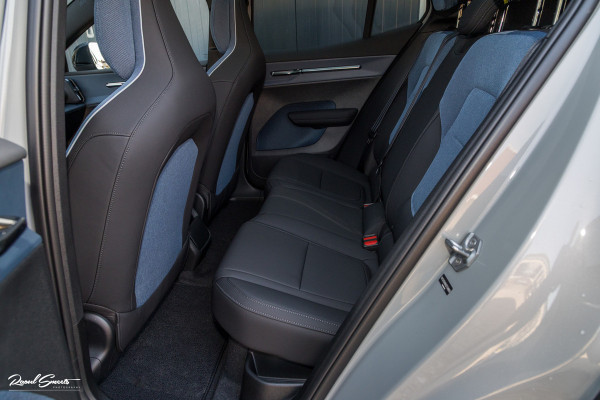 Volvo EX30 Cross Country Twin Motor Performance Ultra 69 kWh | Nieuw | Adaptieve cruise | Panorama dak | Harman Kardon | Memory | Blis |