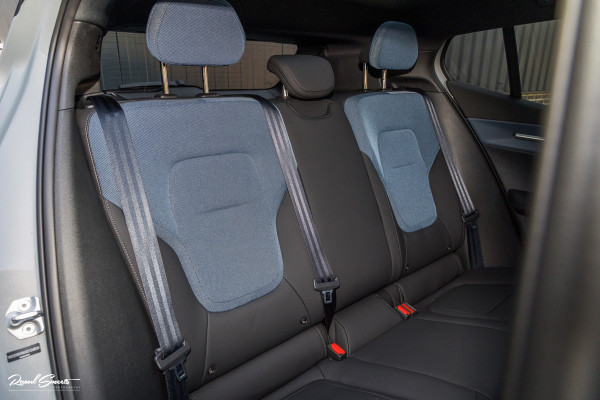 Volvo EX30 Cross Country Twin Motor Performance Ultra 69 kWh | Nieuw | Adaptieve cruise | Panorama dak | Harman Kardon | Memory | Blis |