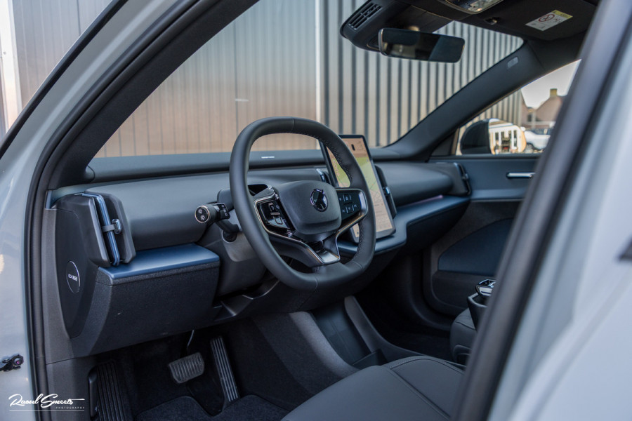 Volvo EX30 Cross Country Twin Motor Performance Ultra 69 kWh | Nieuw | Adaptieve cruise | Panorama dak | Harman Kardon | Memory | Blis |