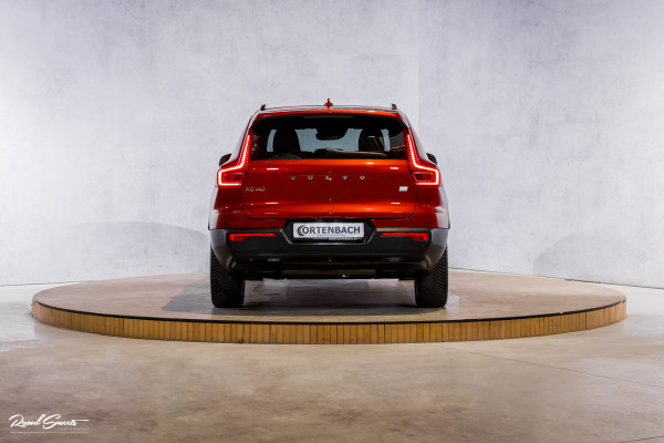 Volvo XC40 1.5 T4 Plug-in hybrid Plus Dark | Harman Kardon | Adaptieve cruise | Zwenkbare trekhaak | Blis | Memory |