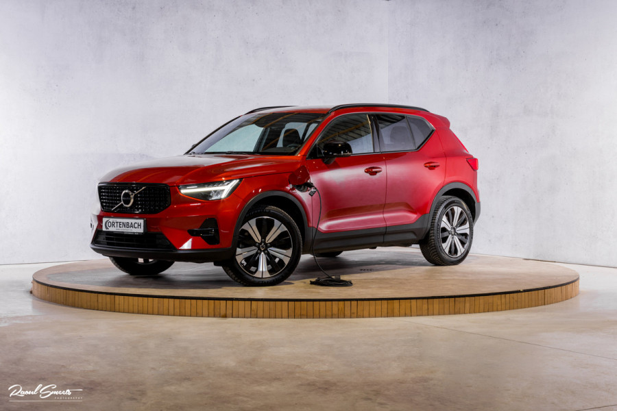 Volvo XC40 1.5 T4 Plug-in hybrid Plus Dark | Harman Kardon | Adaptieve cruise | Zwenkbare trekhaak | Blis | Memory |