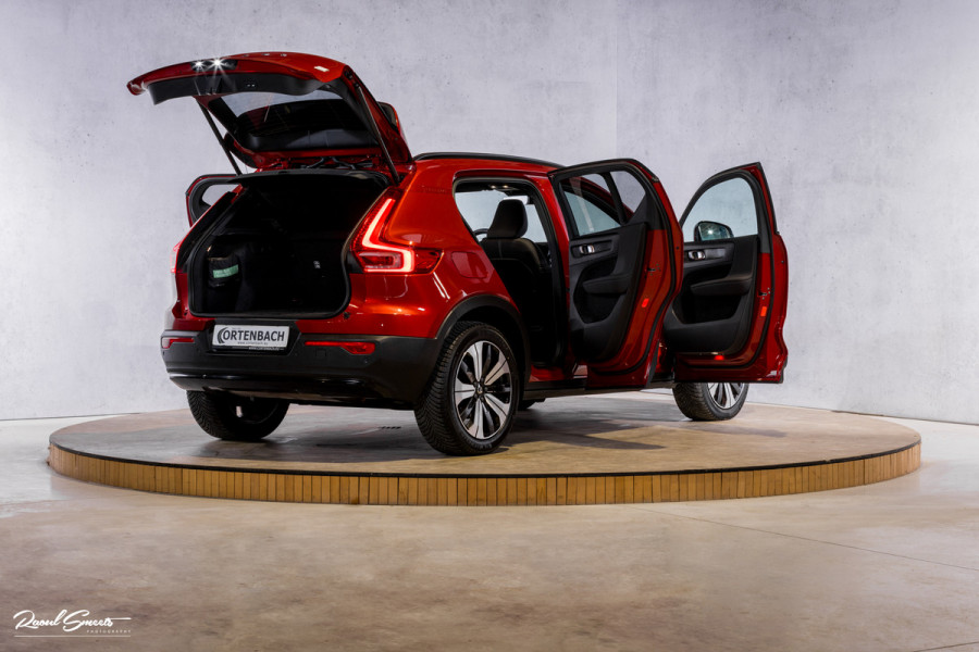 Volvo XC40 1.5 T4 Plug-in hybrid Plus Dark | Harman Kardon | Adaptieve cruise | Zwenkbare trekhaak | Blis | Memory |