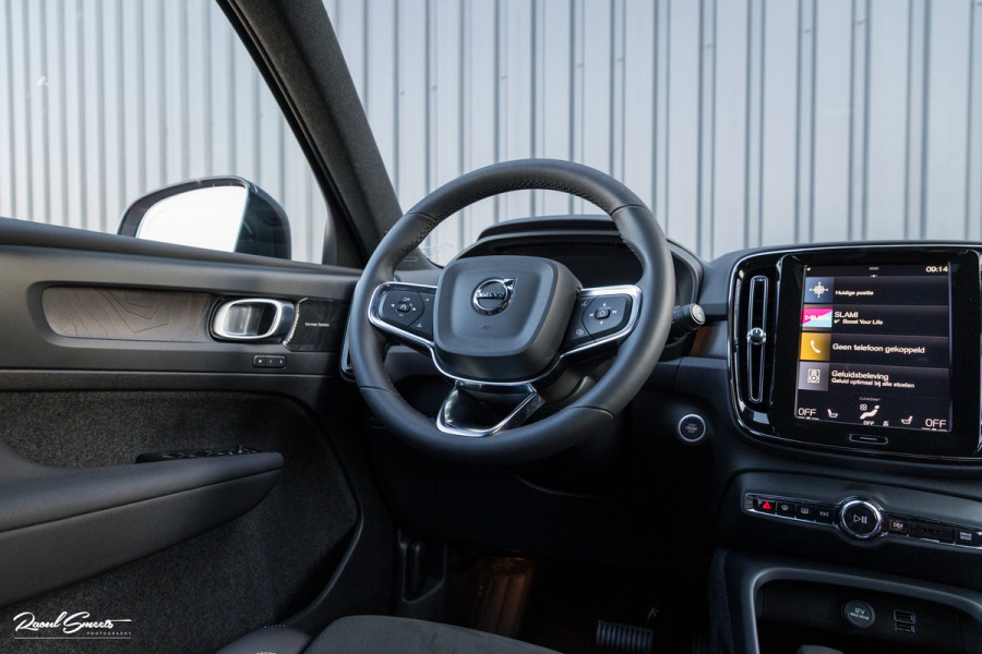 Volvo XC40 1.5 T4 Plug-in hybrid Plus Dark | Harman Kardon | Adaptieve cruise | Zwenkbare trekhaak | Blis | Memory |