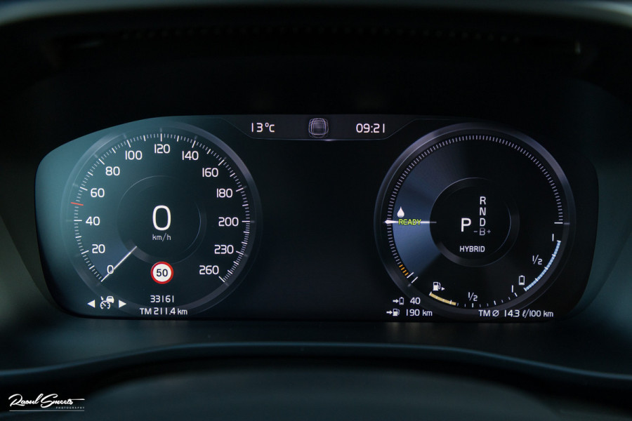 Volvo XC40 1.5 T4 Plug-in hybrid Plus Dark | Harman Kardon | Adaptieve cruise | Zwenkbare trekhaak | Blis | Memory |