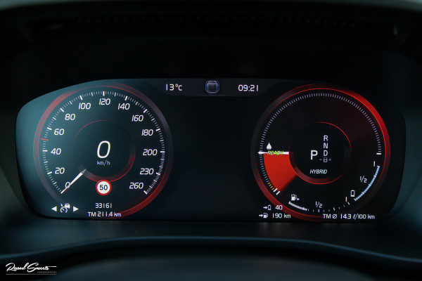 Volvo XC40 1.5 T4 Plug-in hybrid Plus Dark | Harman Kardon | Adaptieve cruise | Zwenkbare trekhaak | Blis | Memory |