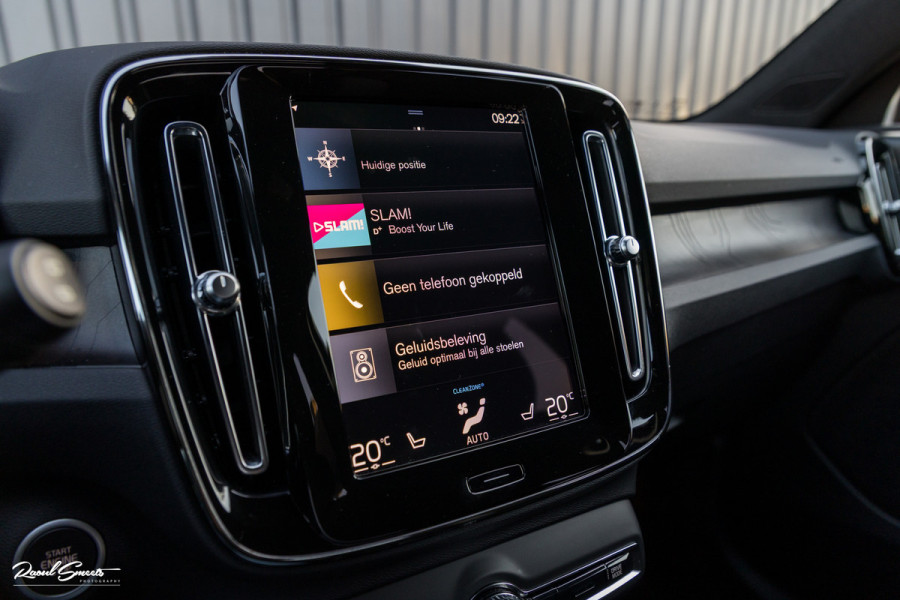 Volvo XC40 1.5 T4 Plug-in hybrid Plus Dark | Harman Kardon | Adaptieve cruise | Zwenkbare trekhaak | Blis | Memory |