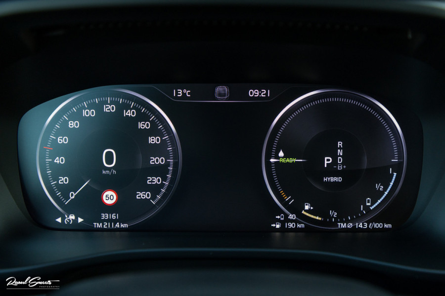 Volvo XC40 1.5 T4 Plug-in hybrid Plus Dark | Harman Kardon | Adaptieve cruise | Zwenkbare trekhaak | Blis | Memory |